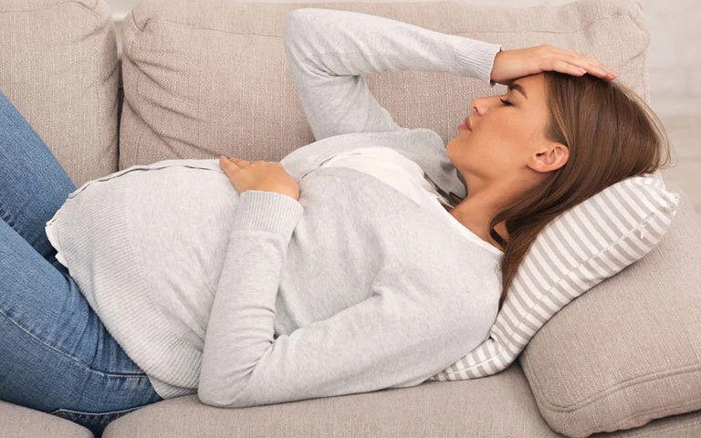 Viêm mũi dị ứng khi mang thai có sao không?