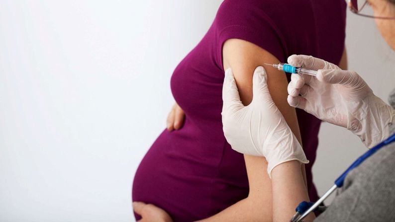 Mới khỏi cúm có cần tiêm vaccine nữa không?