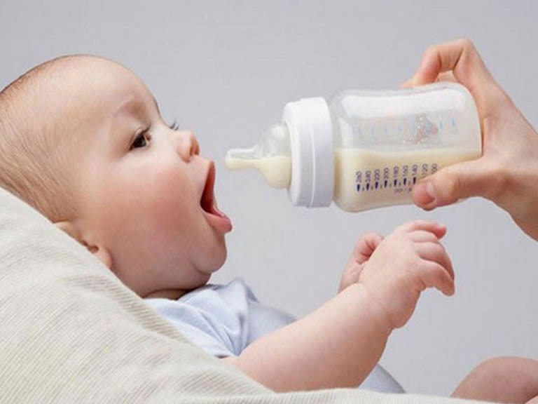 Hướng dẫn cách xử lý sặc sữa ở trẻ sơ sinh