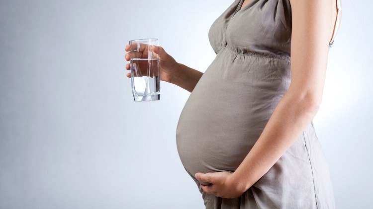 Mẹ bầu nên làm gì khi bị thiếu nước ối?