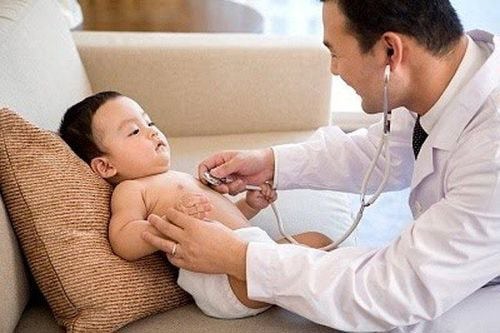 Bé bị hen: Bố mẹ cần làm gì?