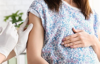 Tiêm vắc xin COVID-19 khi mang thai: Lợi hay hại? Đây là câu trả lời!
