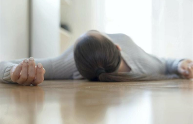 Cách sơ cứu đột quỵ khi chỉ có một mình